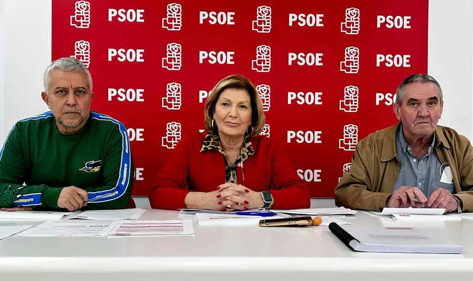 Mesa del Comité Regional, presidida por Blanca Gómez, y con los vocales Mohamed Haidor y Eloy Verdugo.